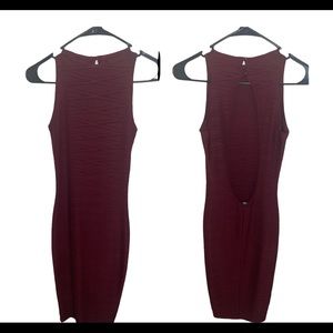 Beautiful dress Available. Open back! Never worn🎊